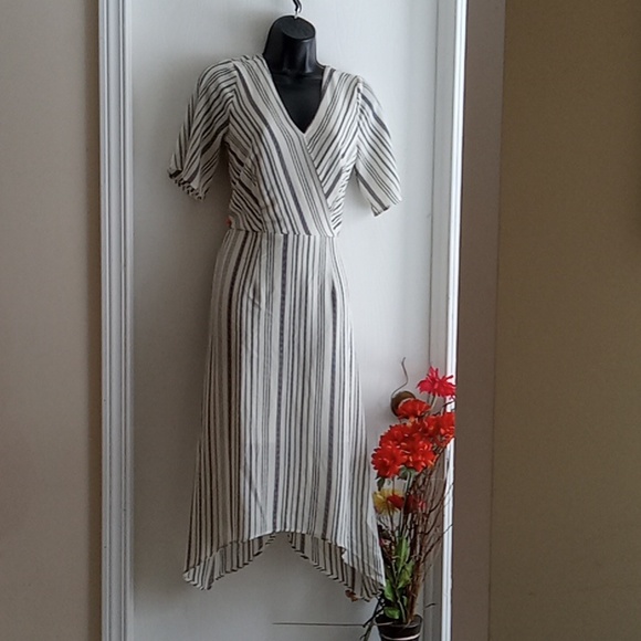 ⭐️ Host Pick⭐️ Maurices |  White/ Black Striped Asymmetrical Hemline Dress - Picture 3 of 12